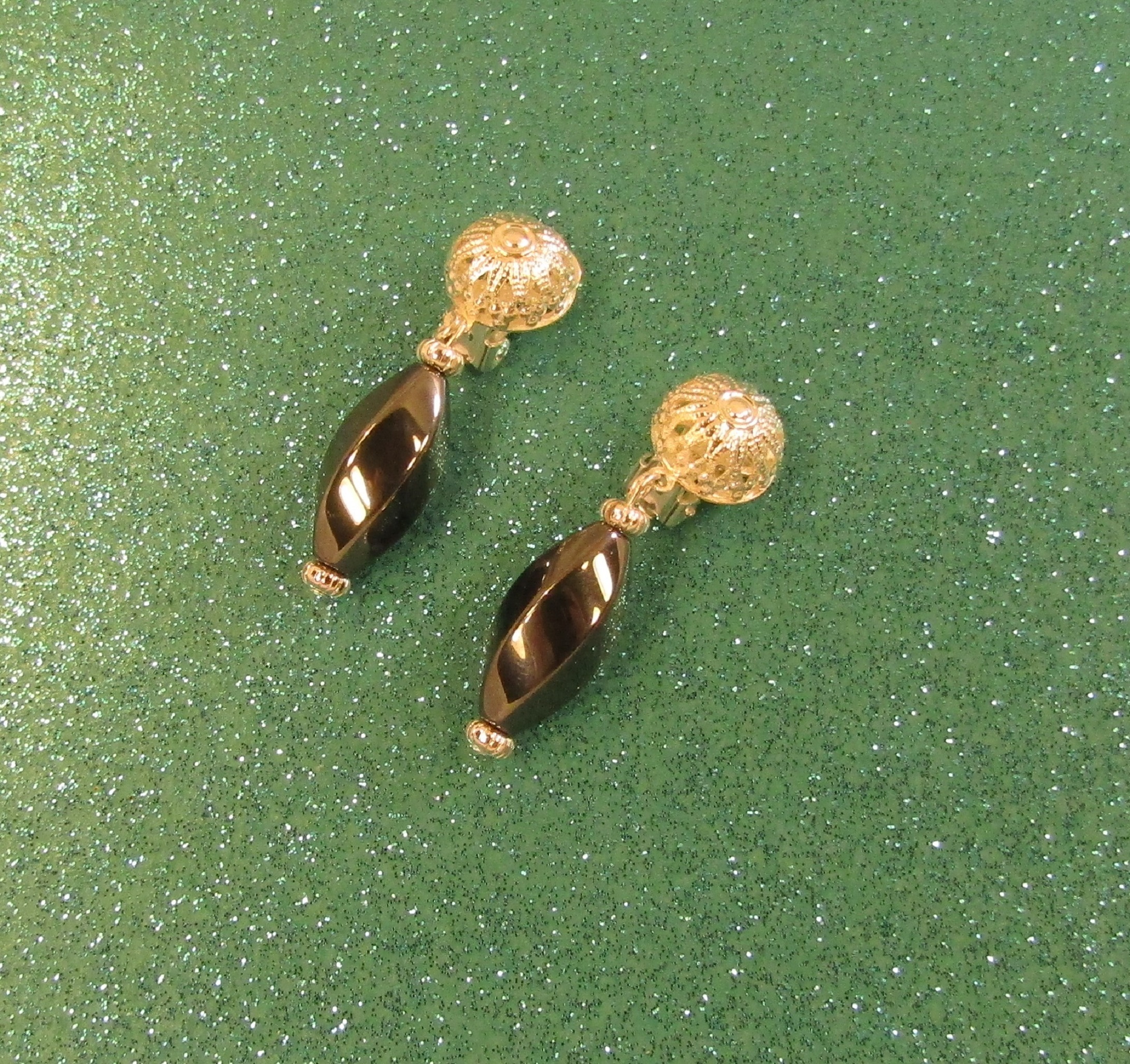 Black Hemalyke clip-on earrings