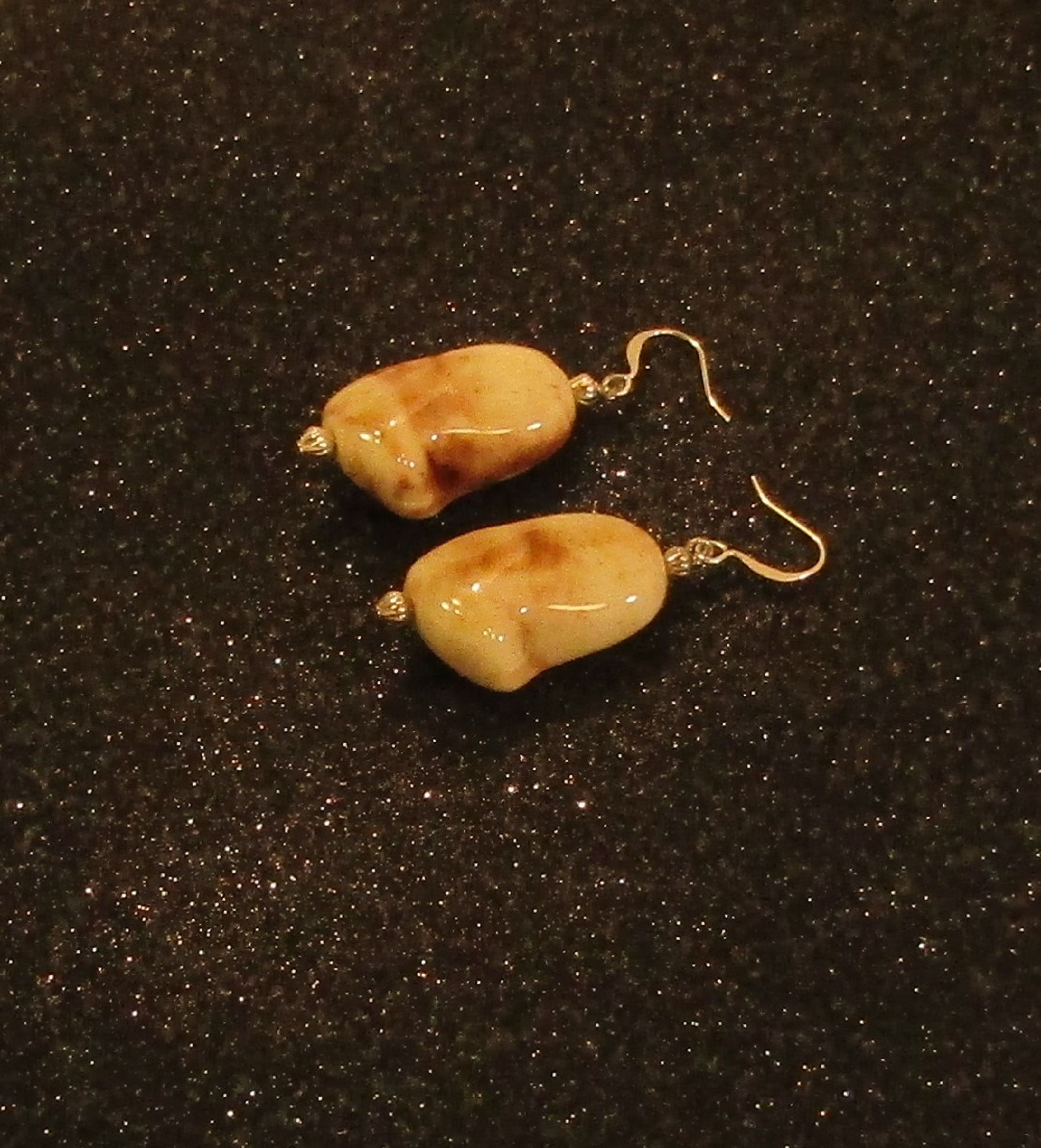 Cream Swirled Brown Puffed Porcelain and Silver Earrings - Image 7