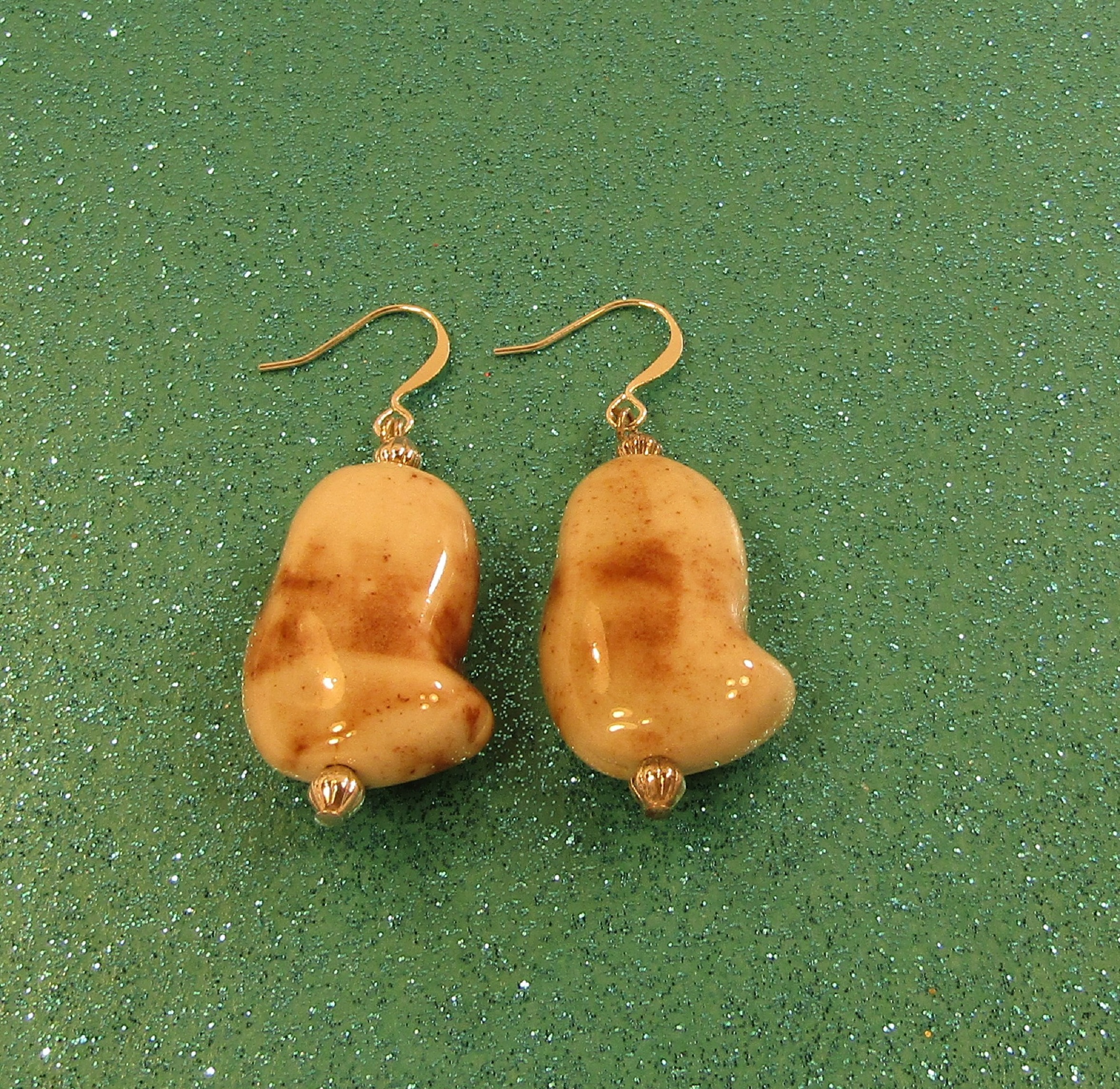 Cream Swirled Brown Puffed Porcelain and Silver Earrings - Image 4