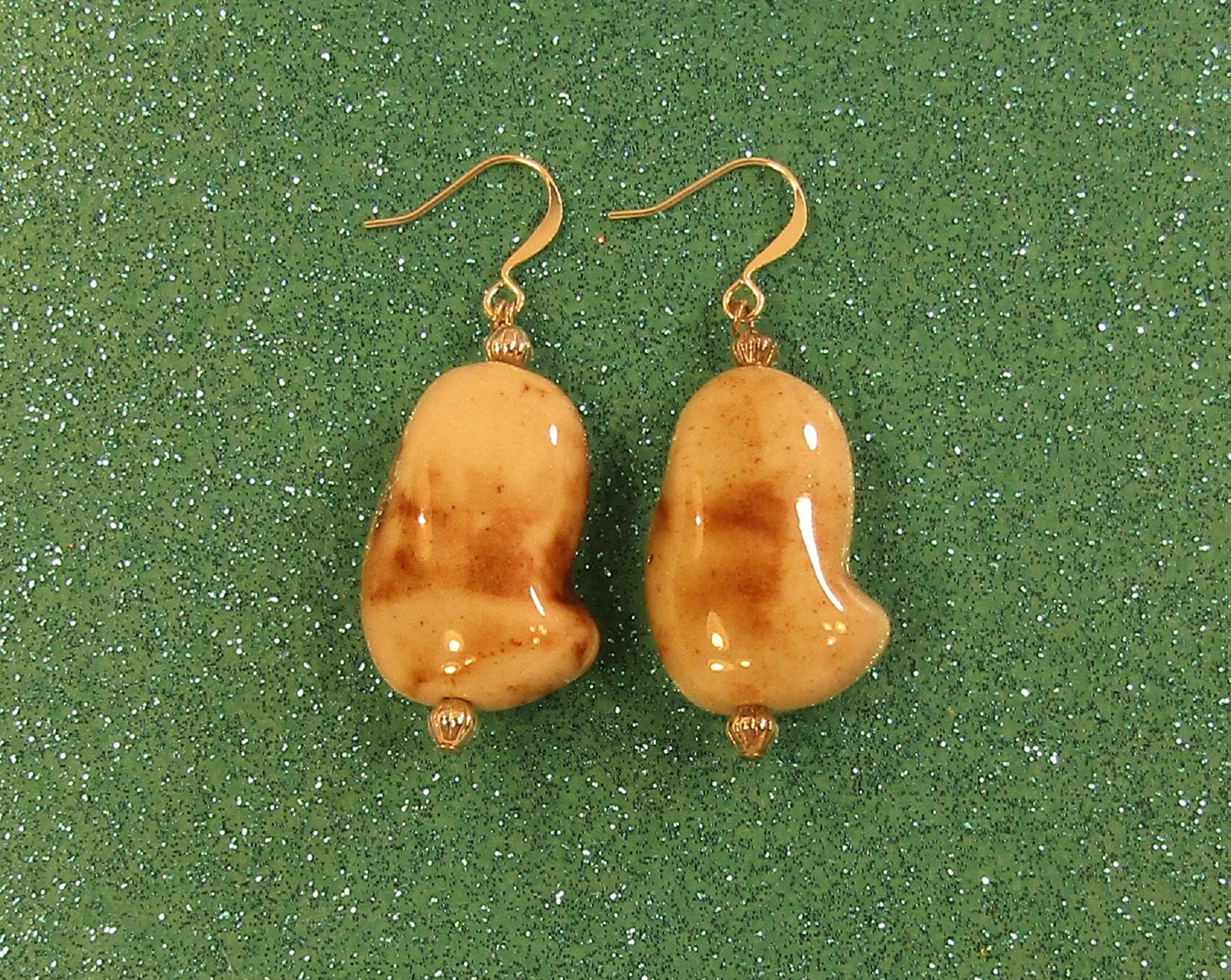 Cream Swirled Brown Puffed Porcelain and Silver Earrings - Image 5